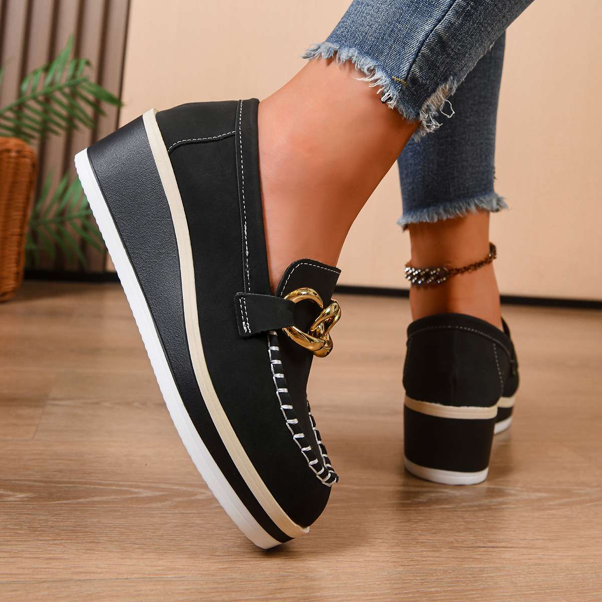 Women's Cushioned Slip-On Shoes Corvine